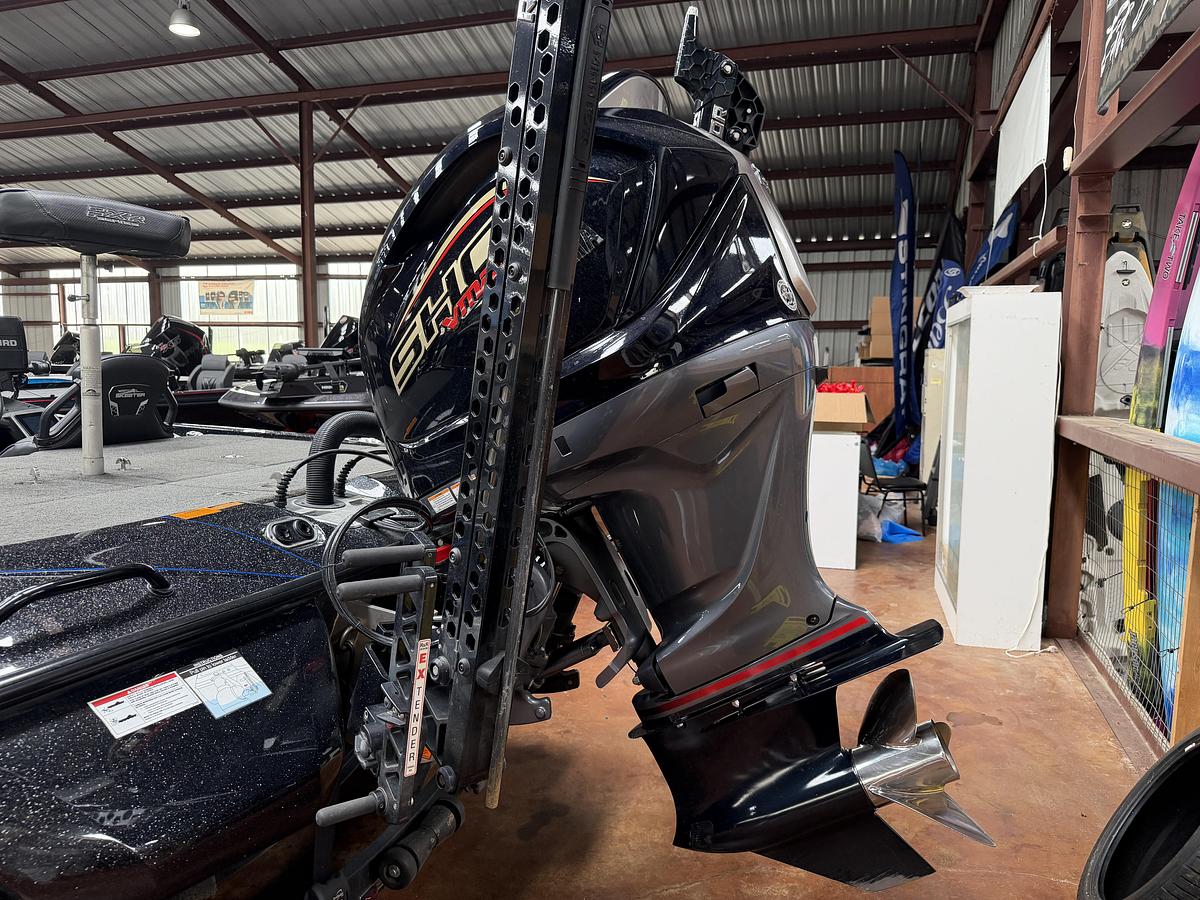 Used 2025 Skeeter FX21LE