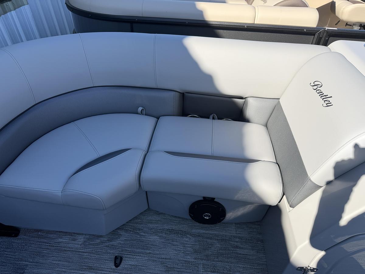 2026 Bentley Pontoons Legacy 200 Cruise