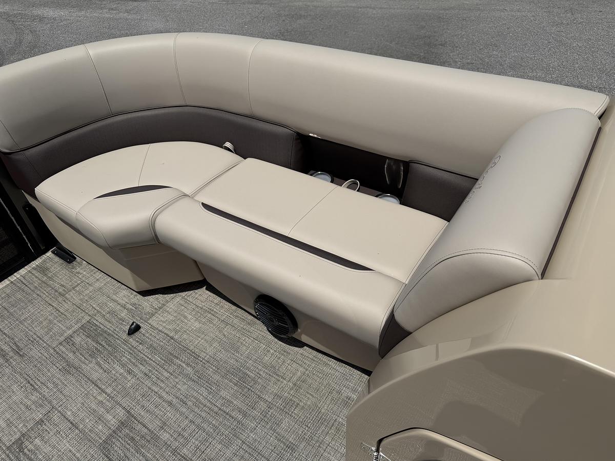 2027 Bentley Pontoons Legacy 223 Navigator