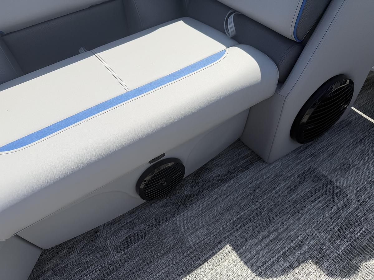 2026 Bentley Pontoons Legacy 223 Navigator