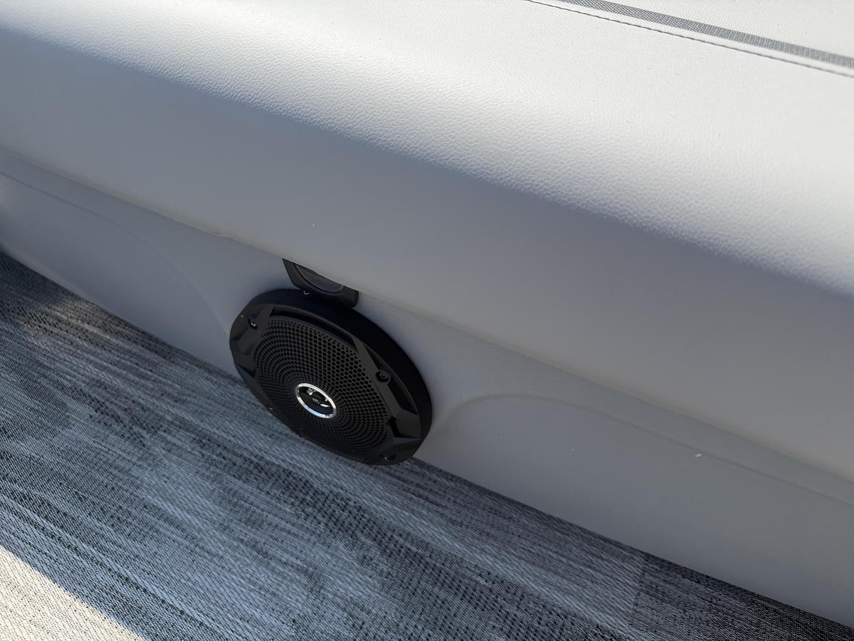 2027 Bentley Pontoons Bolt 223