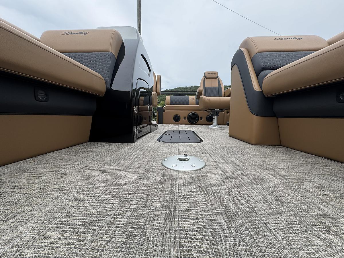 Used 2026 Bentley Pontoons Elite 223 Swingback DC