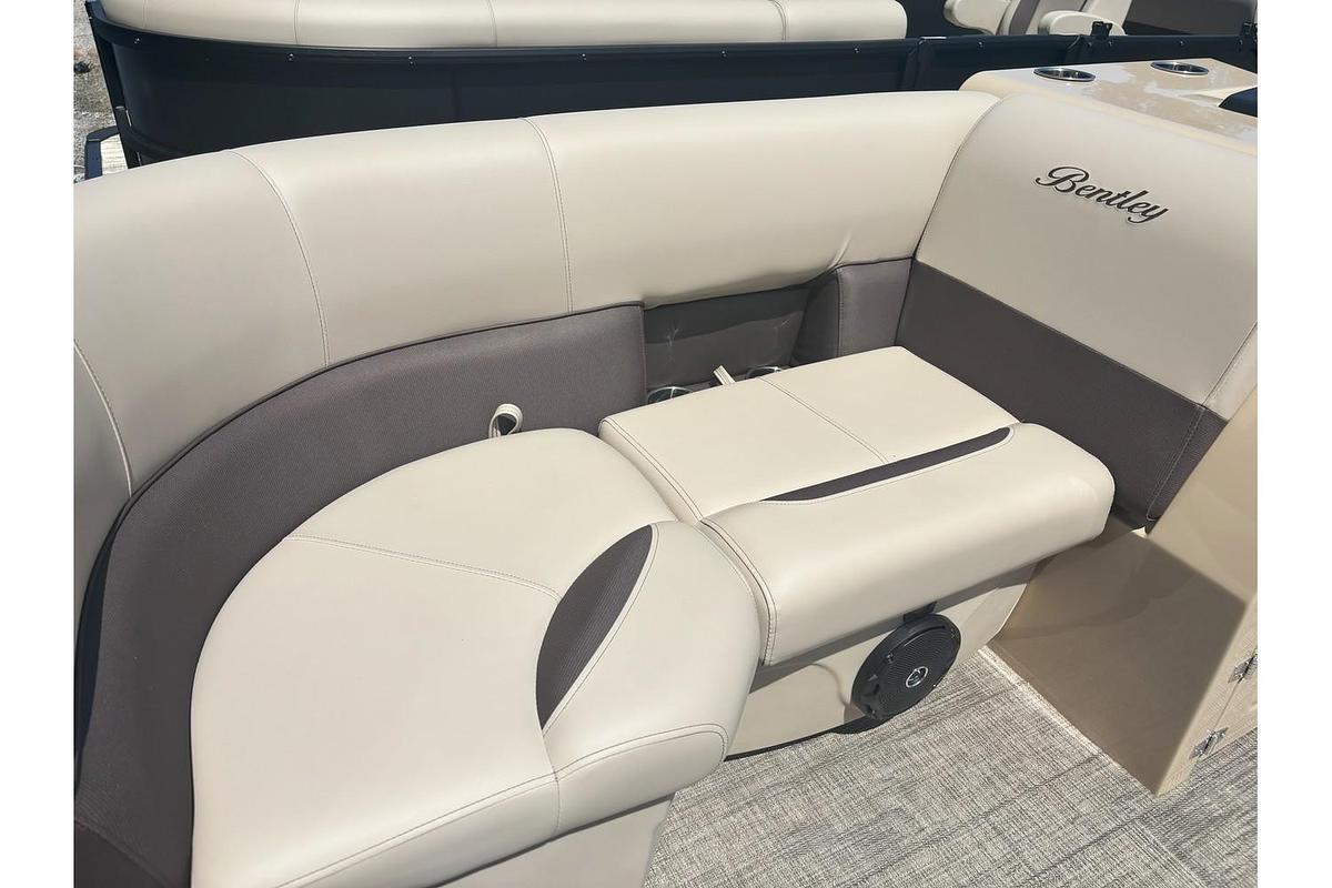 2026 Bentley Pontoons Legacy 200 Cruise