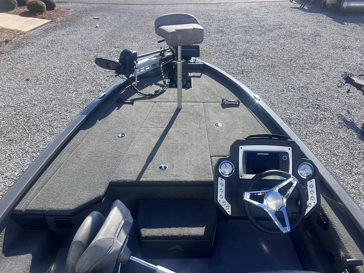 Used 2023 Avid Boats 18XB