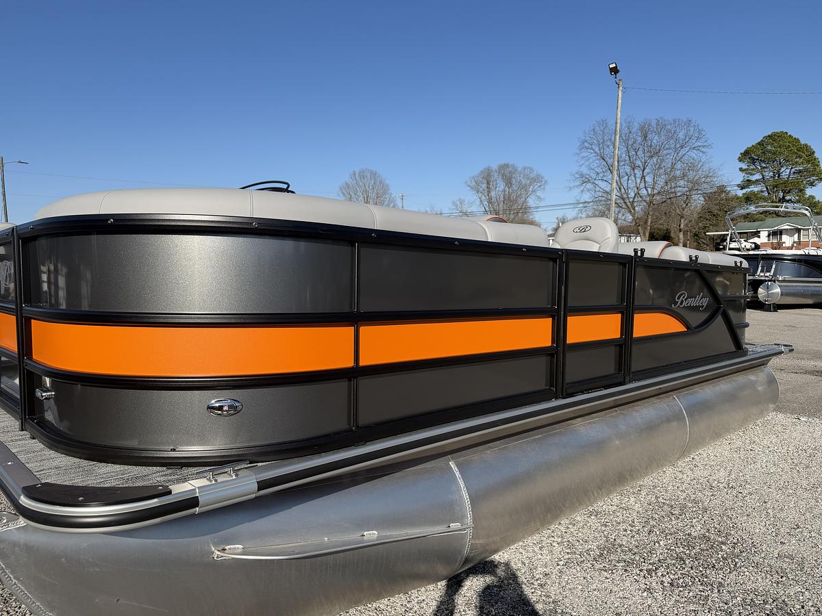 2026 Bentley Pontoons Legacy 200 Navigator