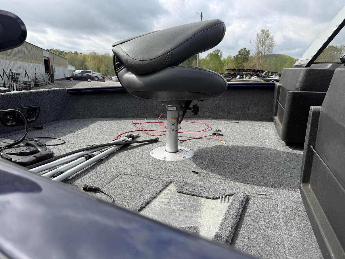 Used 2023 Tracker Pro-Guide V175