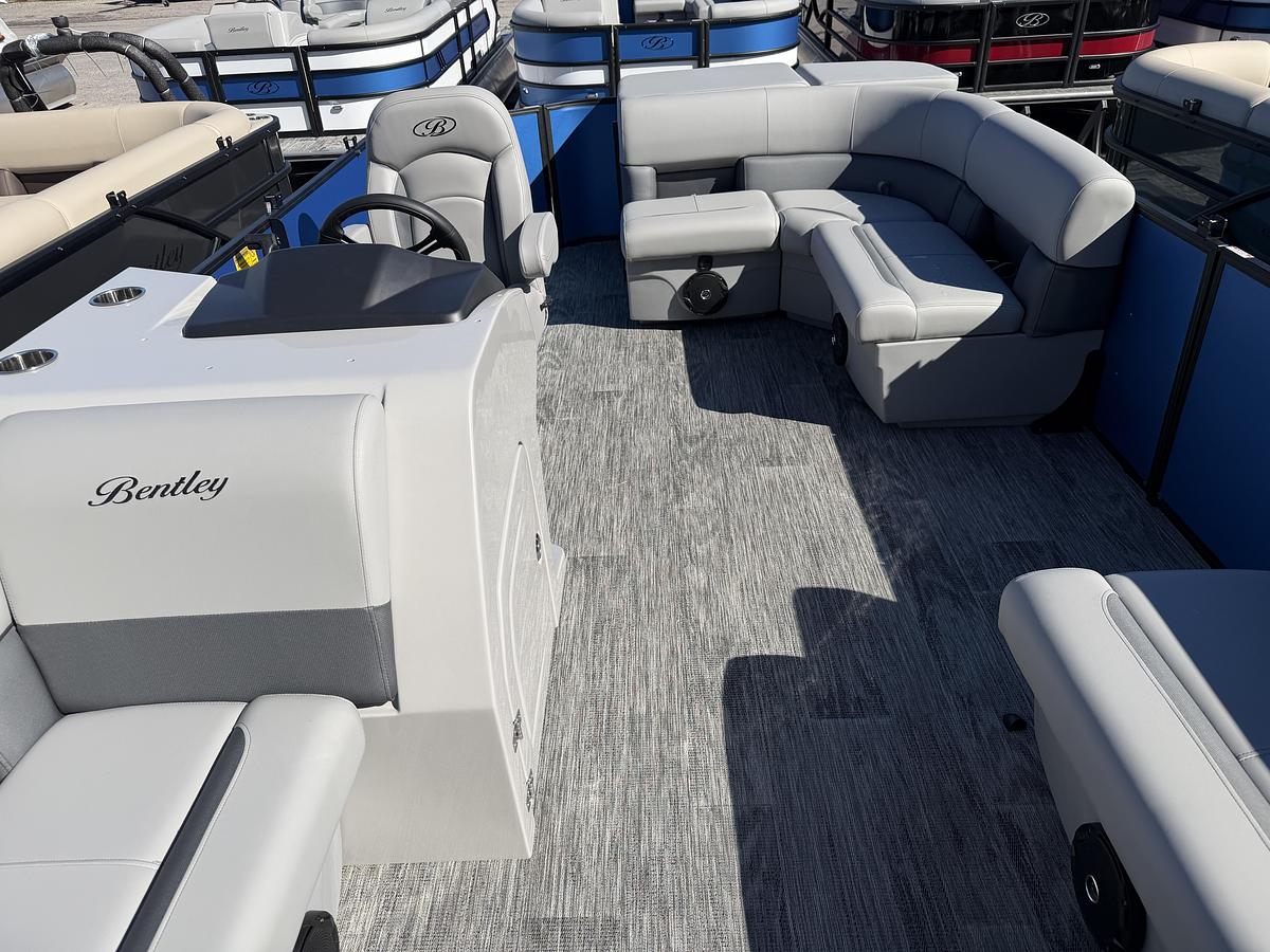 2026 Bentley Pontoons Legacy 200 Cruise