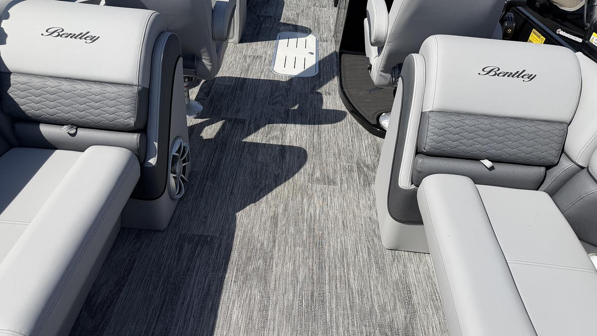 2026 Bentley Pontoons Elite 223 Admiral