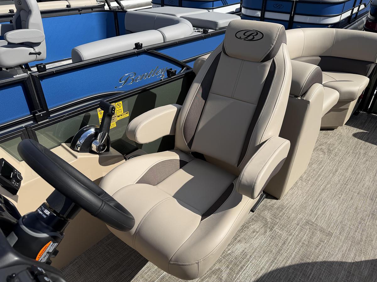 2026 Bentley Pontoons Legacy 223 Navigator