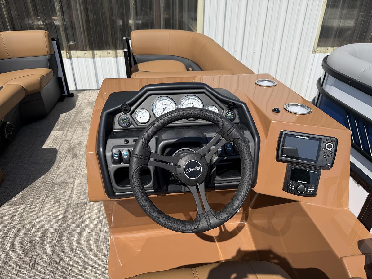 2026 Bentley Pontoons Legacy 223 Navigator