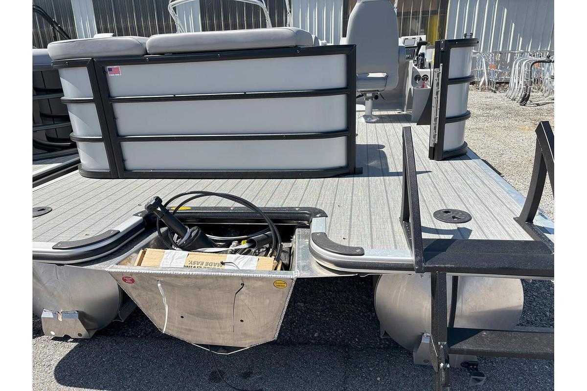 2025 Bentley Pontoons Legacy 223 Cruise