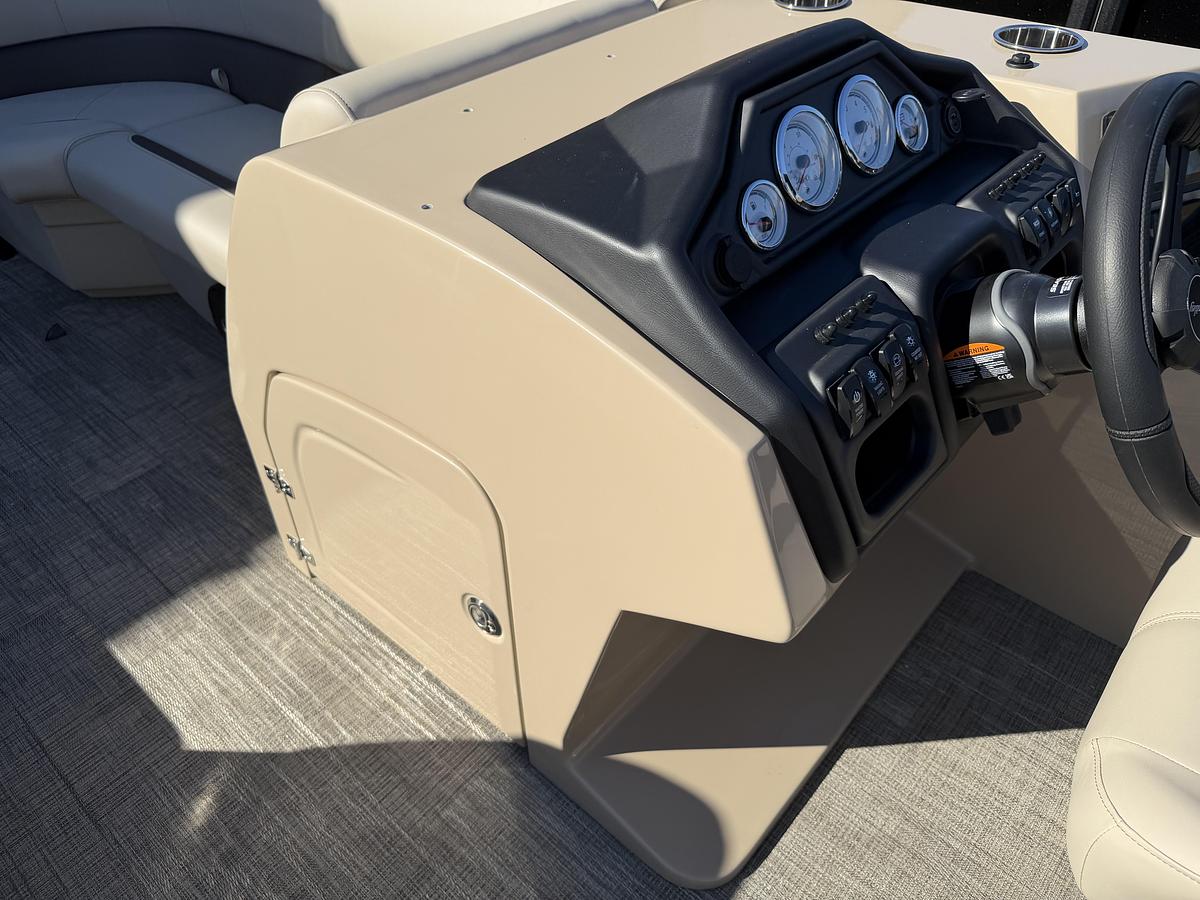 2026 Bentley Pontoons Legacy 223 Cruise XL