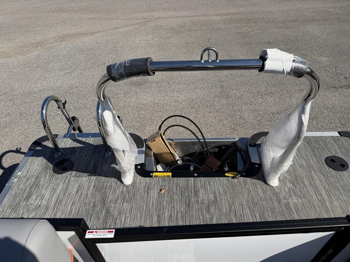 2026 Bentley Pontoons Bolt 223