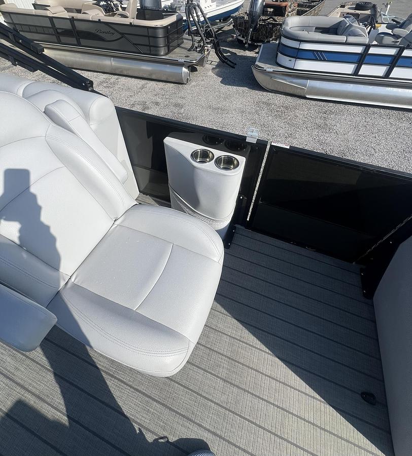 Used 2023 Bentley Pontoons Legacy 200 Navigator