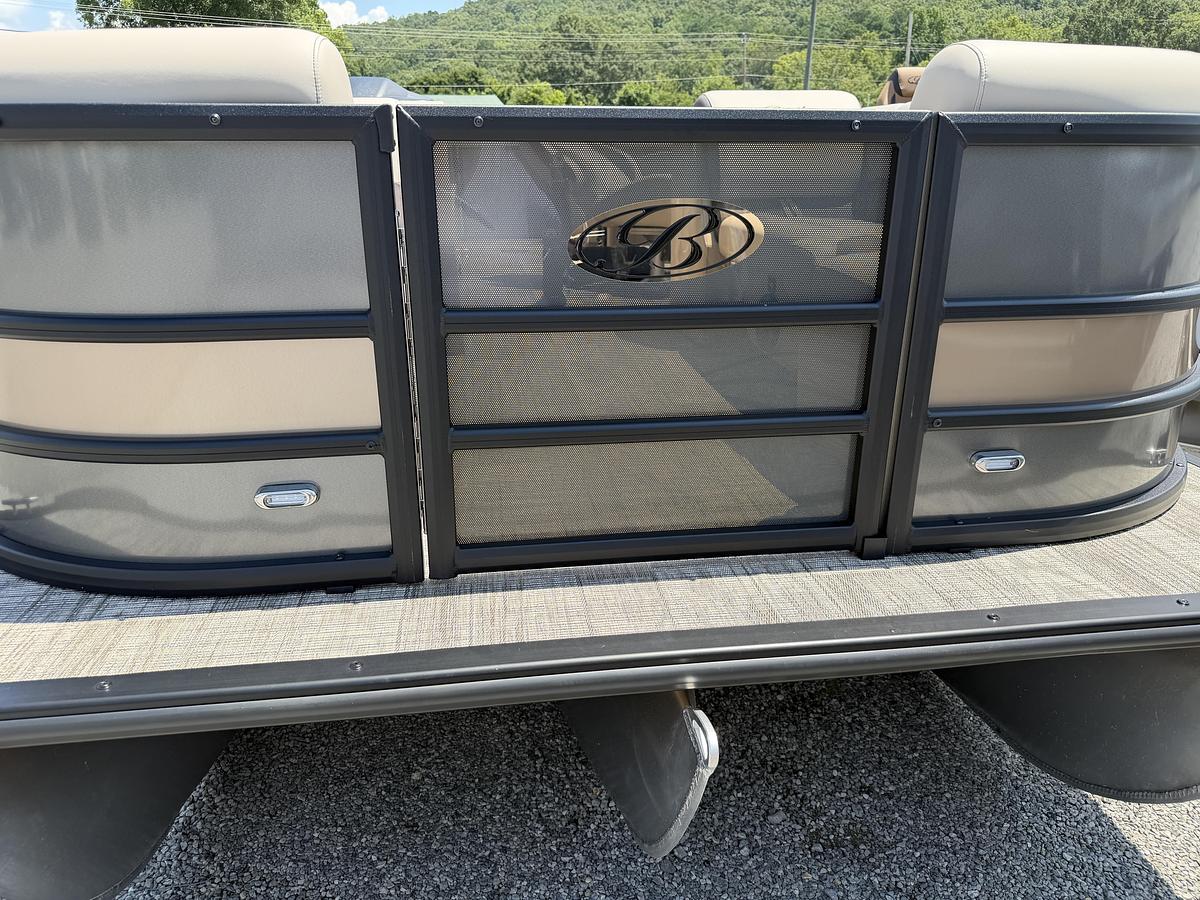 2027 Bentley Pontoons Legacy 223 Navigator