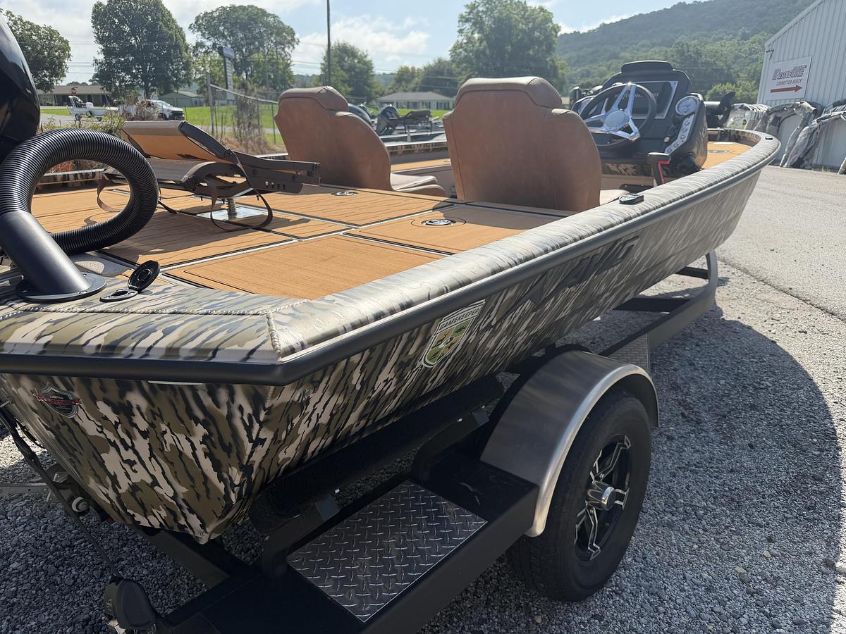 Used 2023 Avid Boats 18XC Crappie