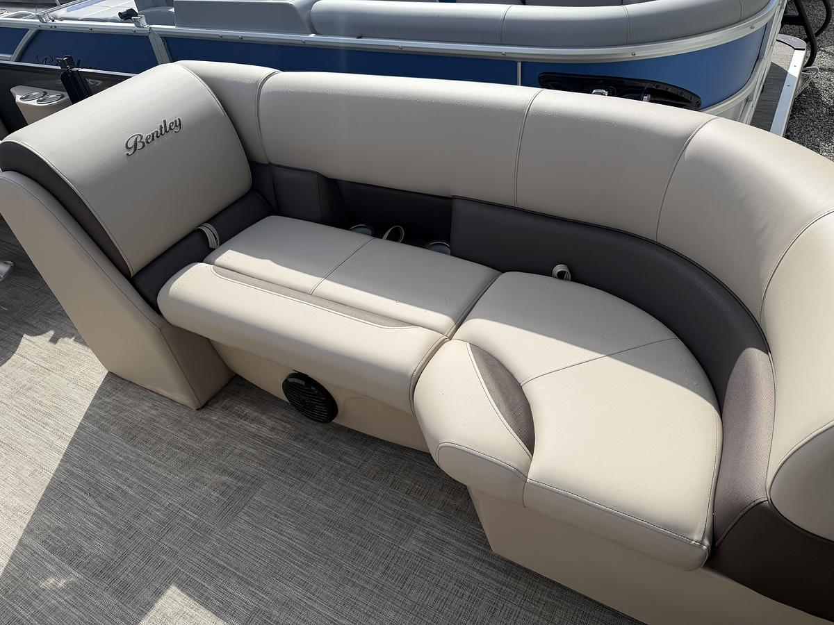 2026 Bentley Pontoons Legacy 223 Navigator