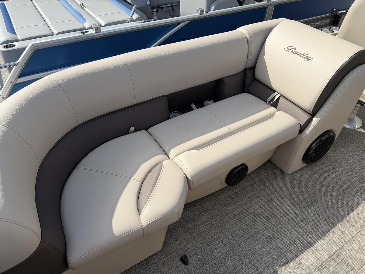 2026 Bentley Pontoons Legacy 223 Navigator