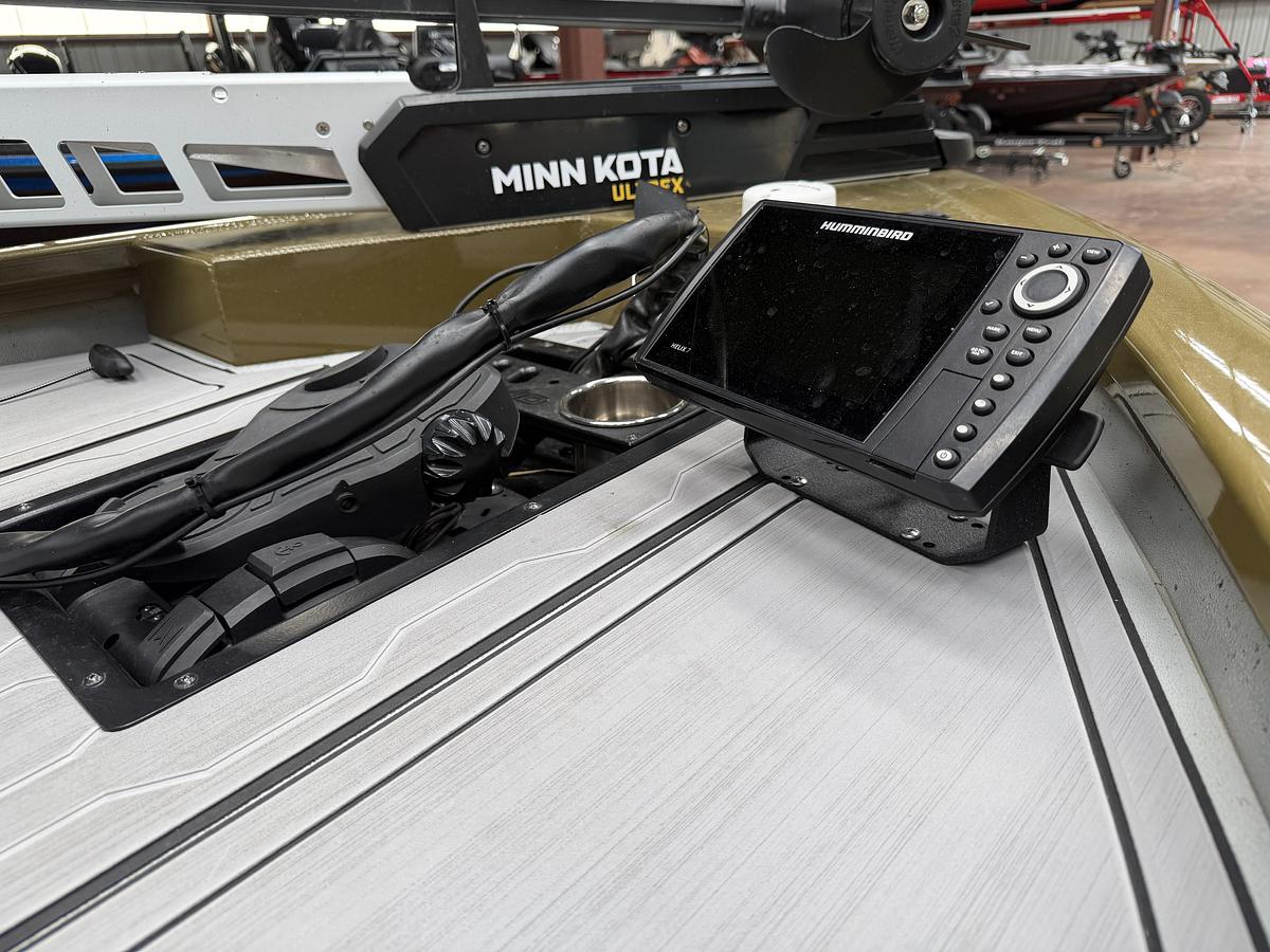 Used 2024 Avid Boats 18XC