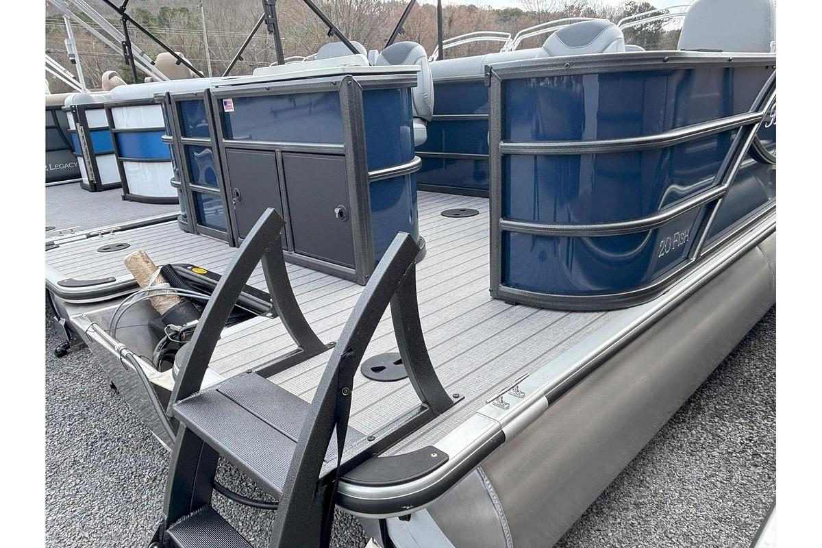 2025 Bentley Pontoons Fish 200 4 PT