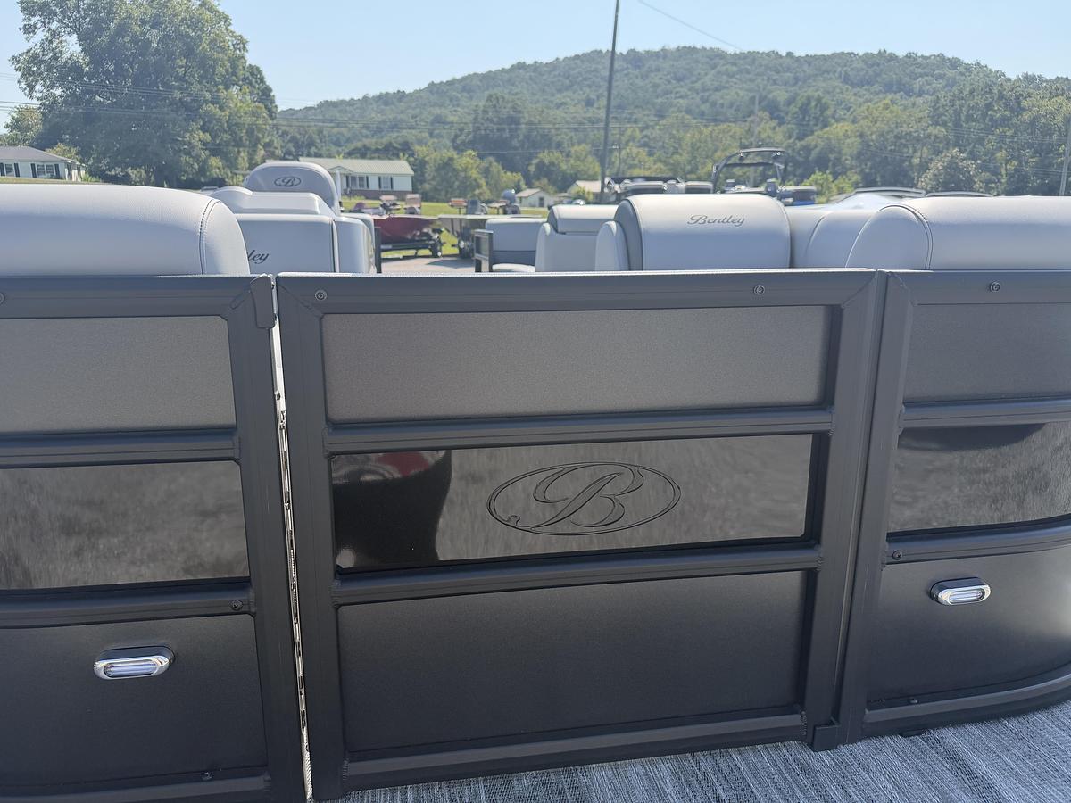 2027 Bentley Pontoons Bolt 223