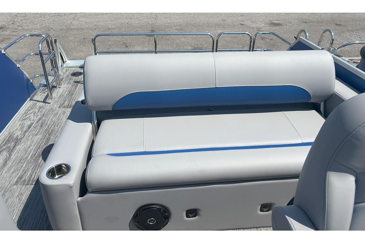 2026 Bentley Pontoons Legacy 200 Swingback