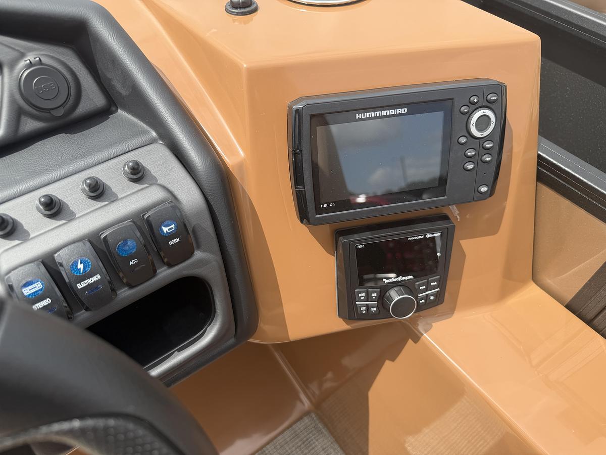 2027 Bentley Pontoons Legacy 223 Swingback