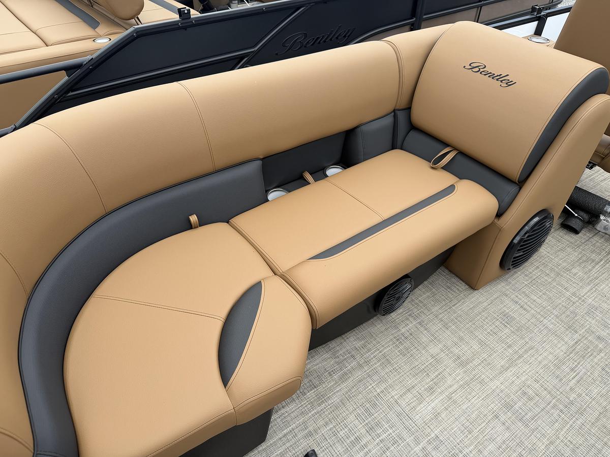 2027 Bentley Pontoons Legacy 223 Navigator