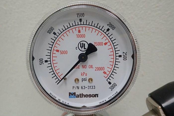 Used Matheson Tri-Gas M81-540-S Pressure Regulator w/ 3000psi 63-3133 Gauge