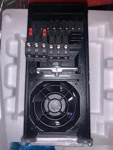 Używane DANFOSS VLT2805PT4B20STR0DBF00A00 Inverter 500W