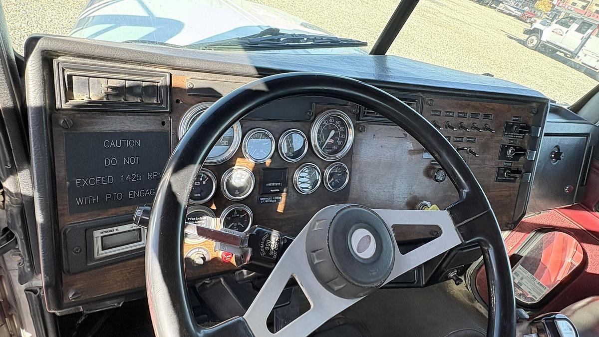 Used 1996 Peterbilt CAT3306