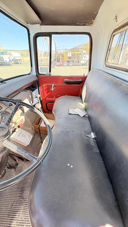 Used 1980 Ford Heavy-Duty Winch Truck / Flatbed