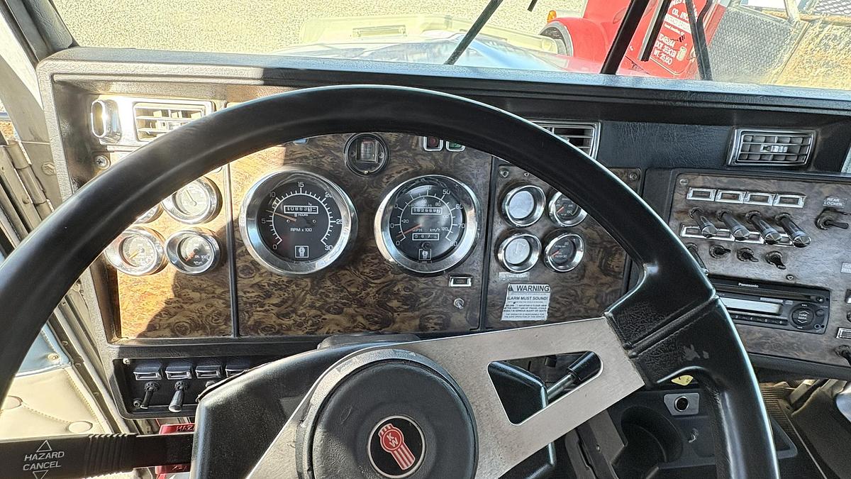 Used 1998 KENWORTH T800 BED 100,000 LB WINCH TRUCK