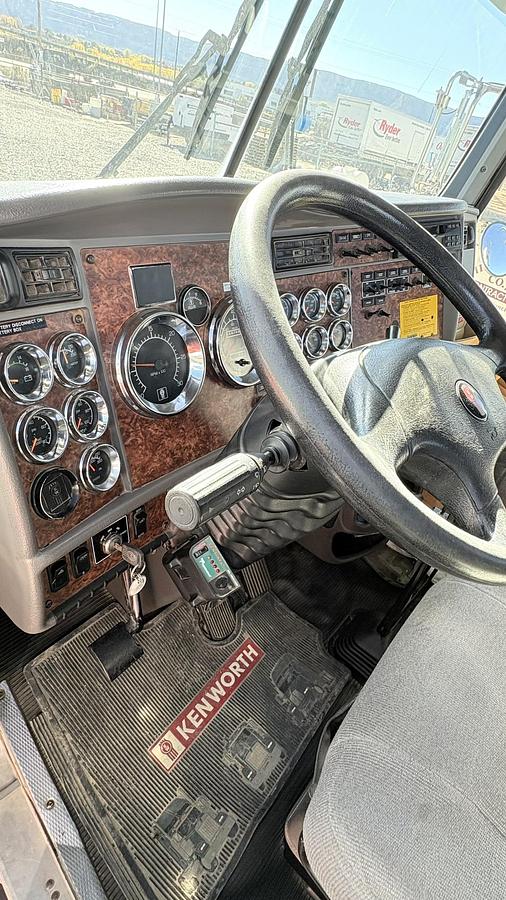 Used 2004 KENWORTH  T-800 BED WINCH TRUCK