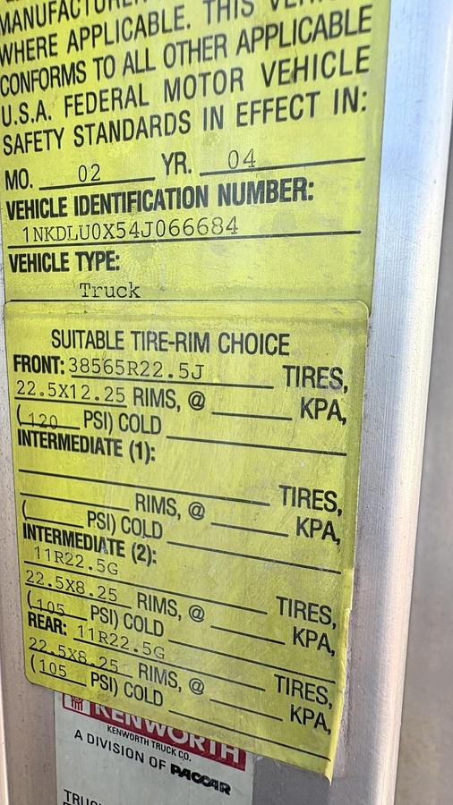 Used 2004 KENWORTH  T-800 BED WINCH TRUCK