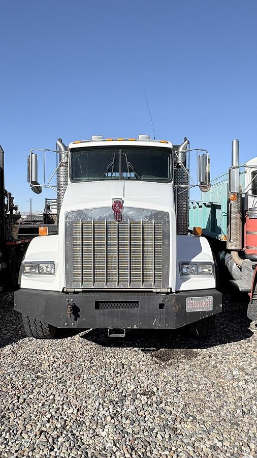 Used 2004 KENWORTH  T-800 BED WINCH TRUCK