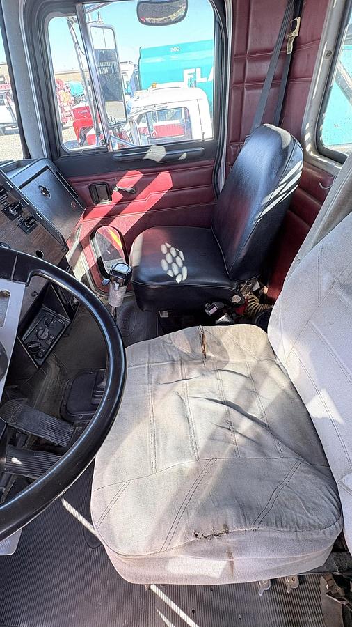 Used 1996 Peterbilt CAT3306