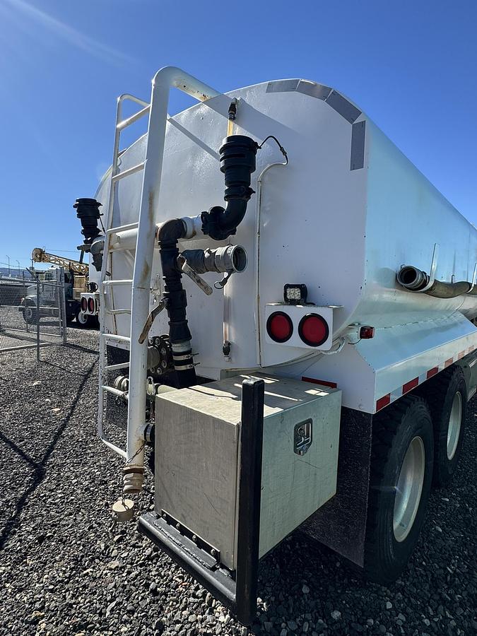 Used 2003 Peterbilt 378 WATER TRUCK