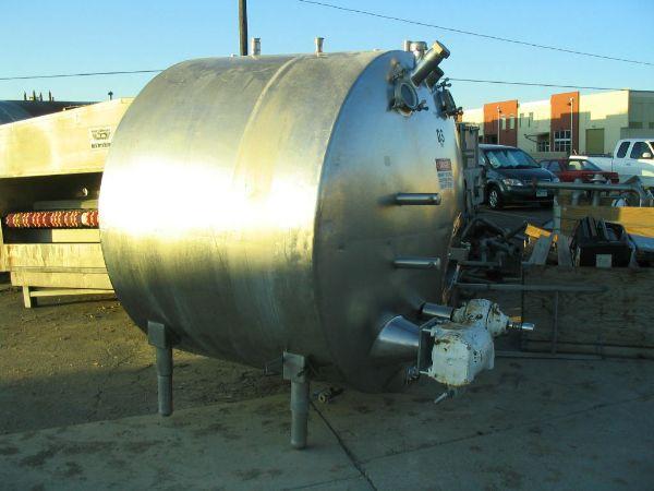 Usado 1000 GALLON JACKETED STORAGE TANK WITH STAINLESS EXTERIOR