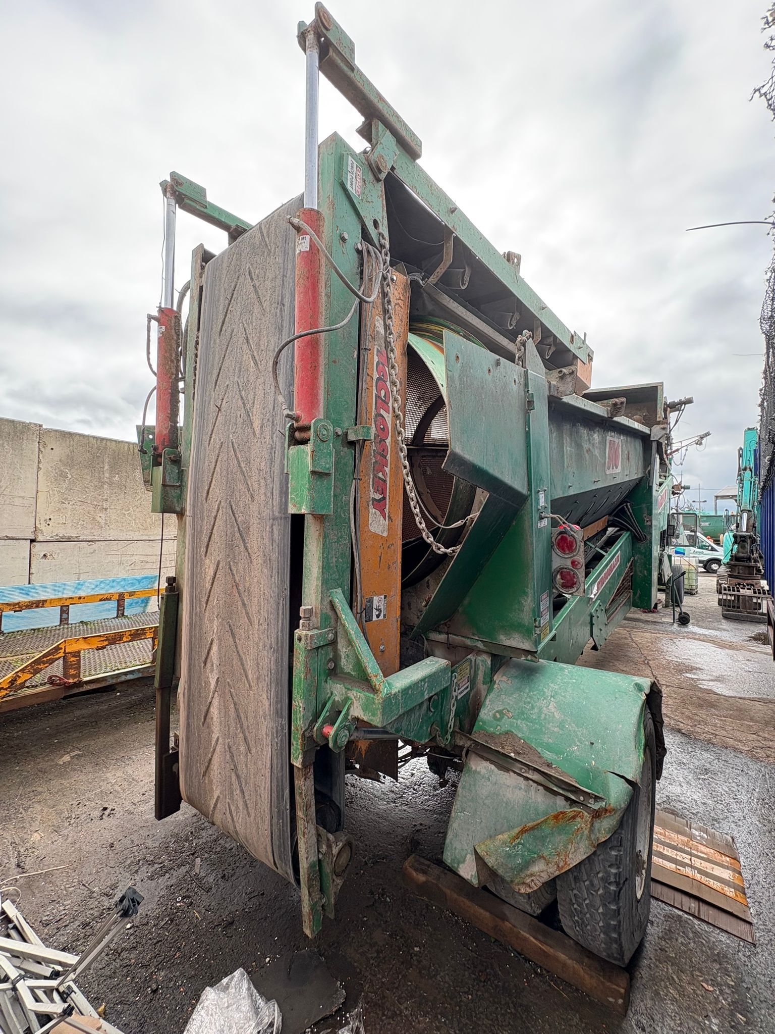 Used 2004 McCloskey 516RE