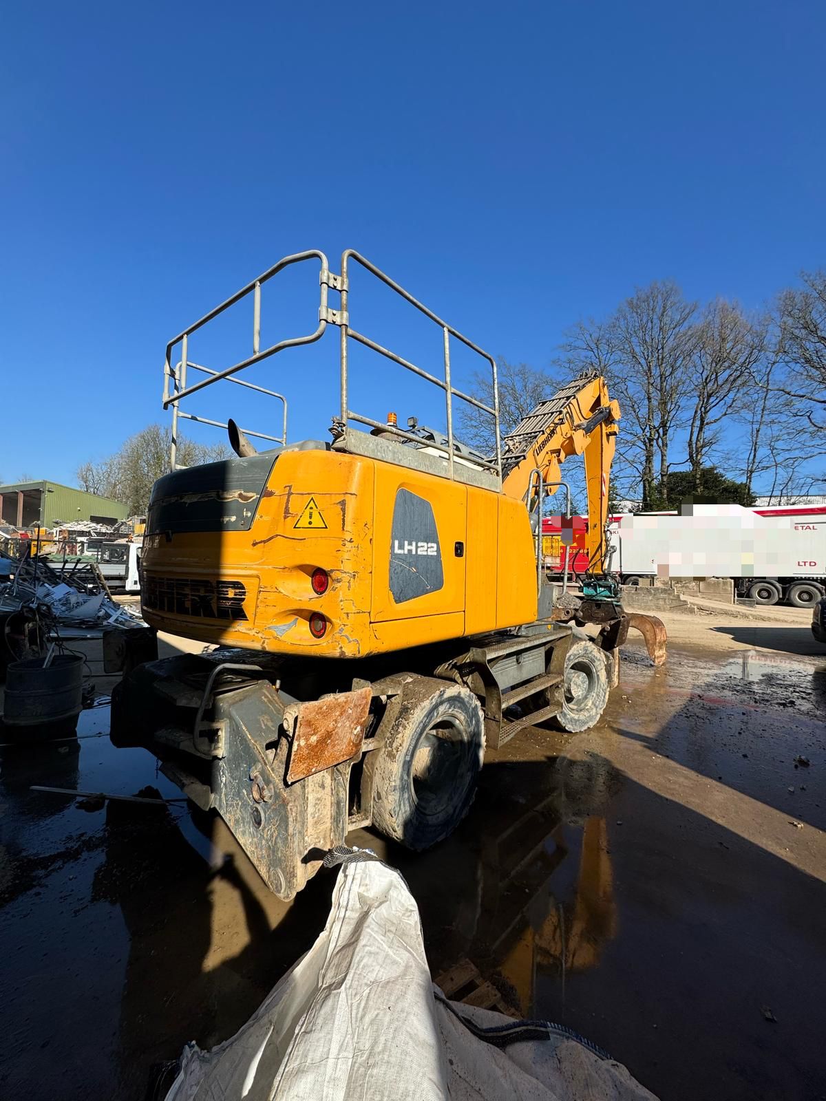 Used 2014 LIEBHERR LH 22 M Litronic