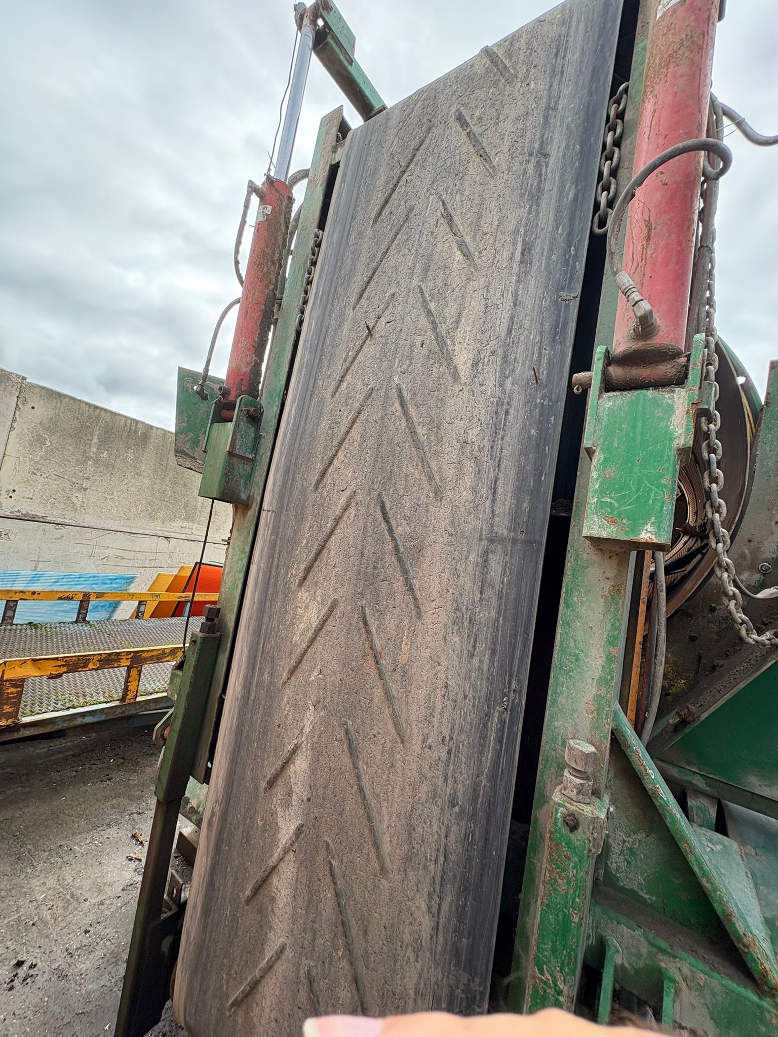 Used 2004 McCloskey 516RE