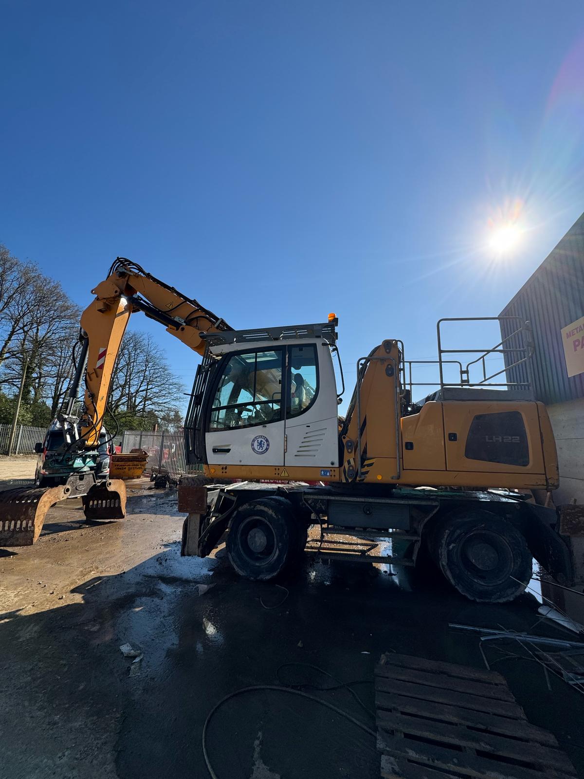 Used 2014 LIEBHERR LH 22 M Litronic