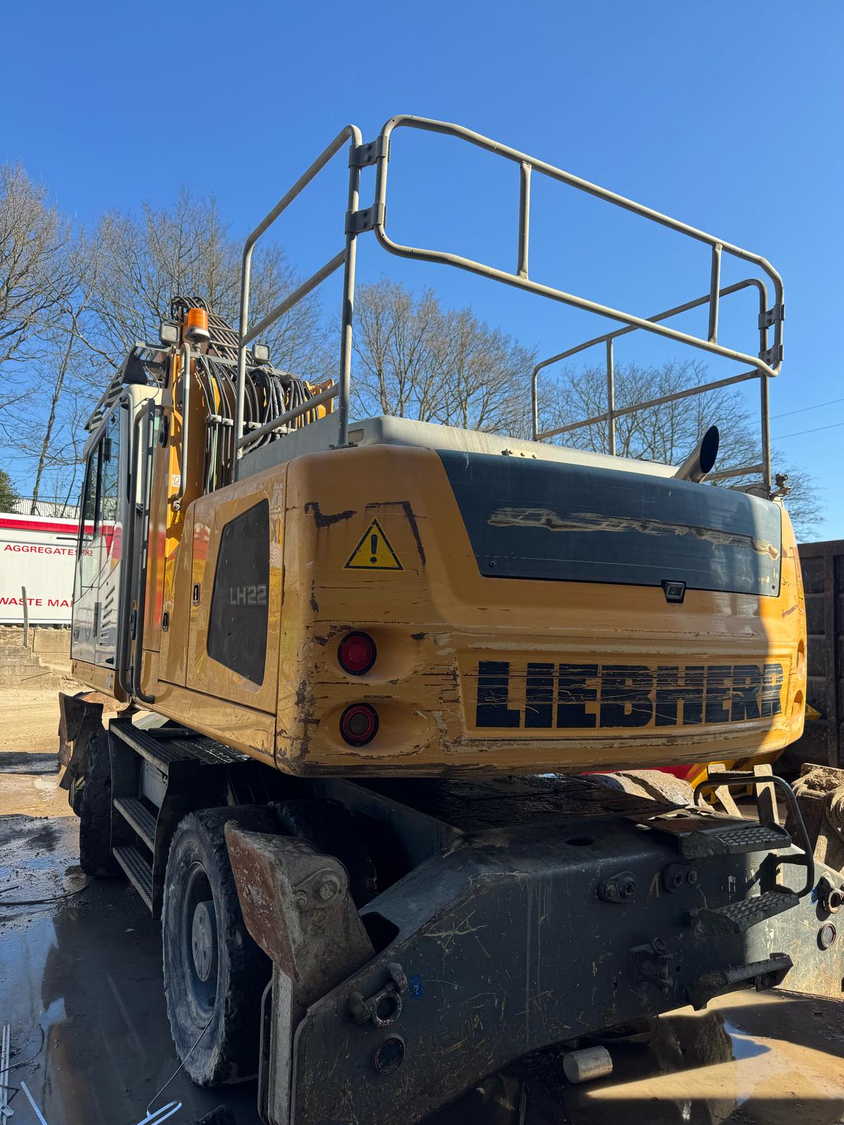 Used 2014 LIEBHERR LH 22 M Litronic