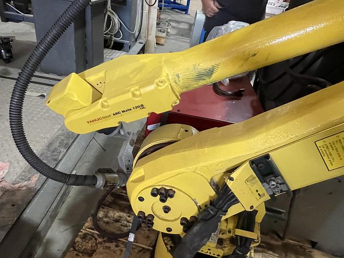 Used FANUC ARCMATE 120iB/10L MIG WELDING ROBOT WIRE FEEDER, TORCH, LINCOLN POWER WAVE 455M
