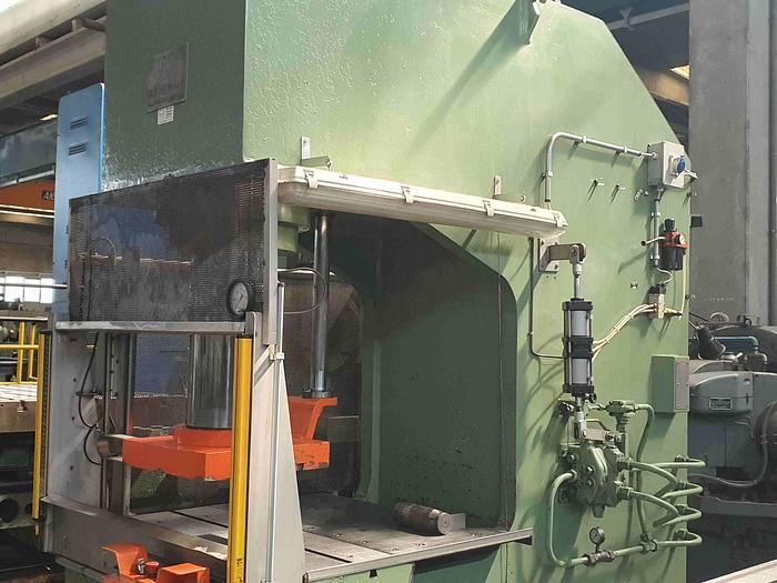 Usato PRESSA A COLLO DI CIGNO OLEODINAMICA GIGANT GN 300