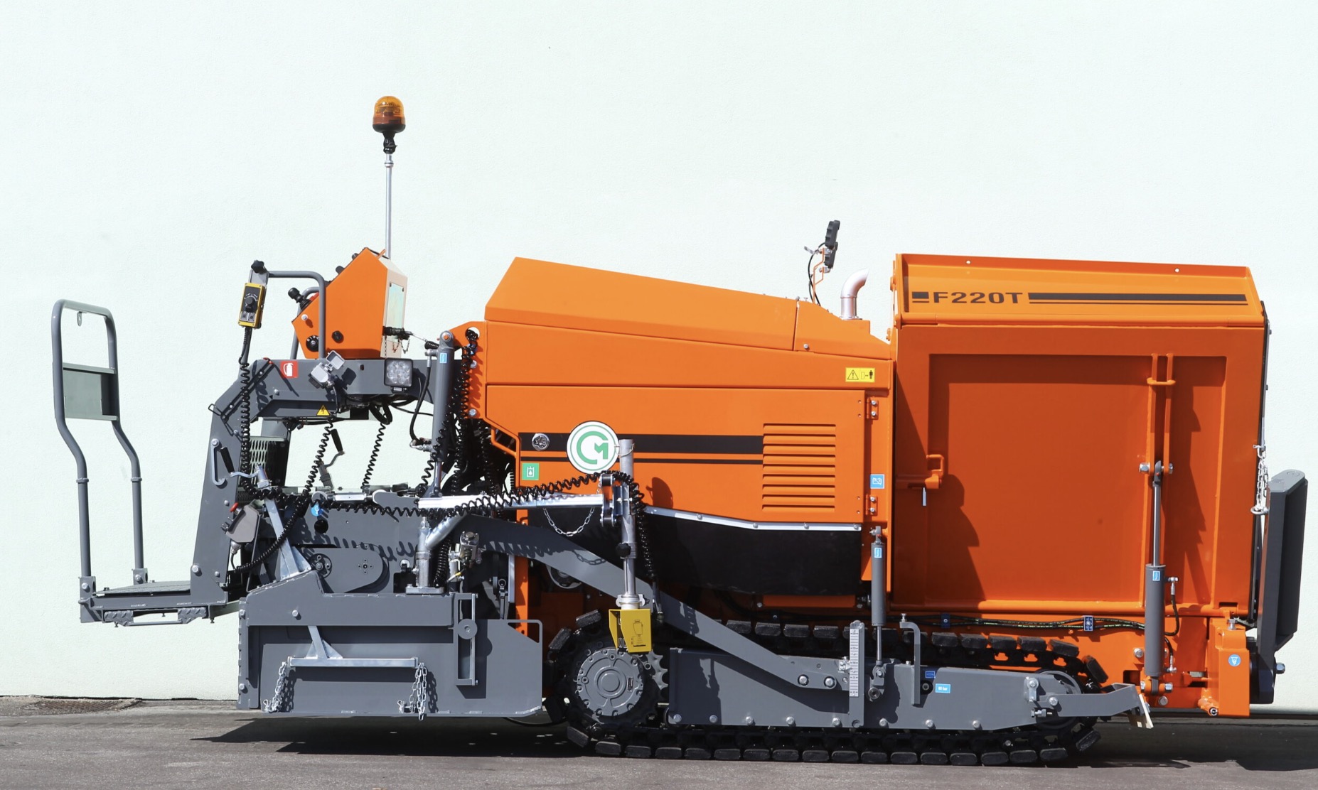 Asphaltfertiger CM F220T
