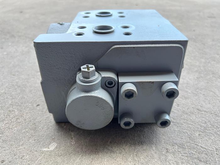 Überholt 16464 Strömungsteiler-Ventilblock