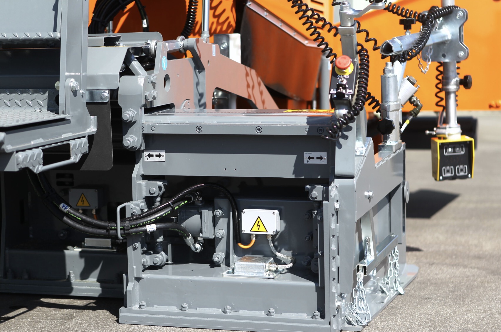 Asphaltfertiger CM F220T