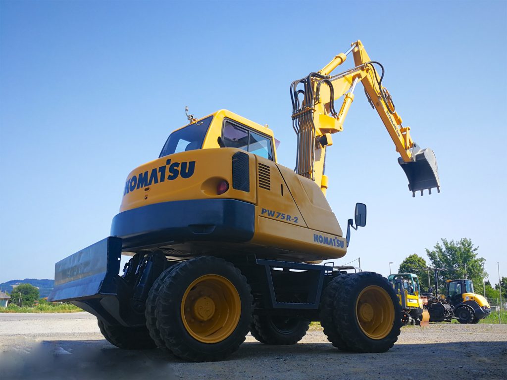 Gebraucht KOMATSU PW75R-2